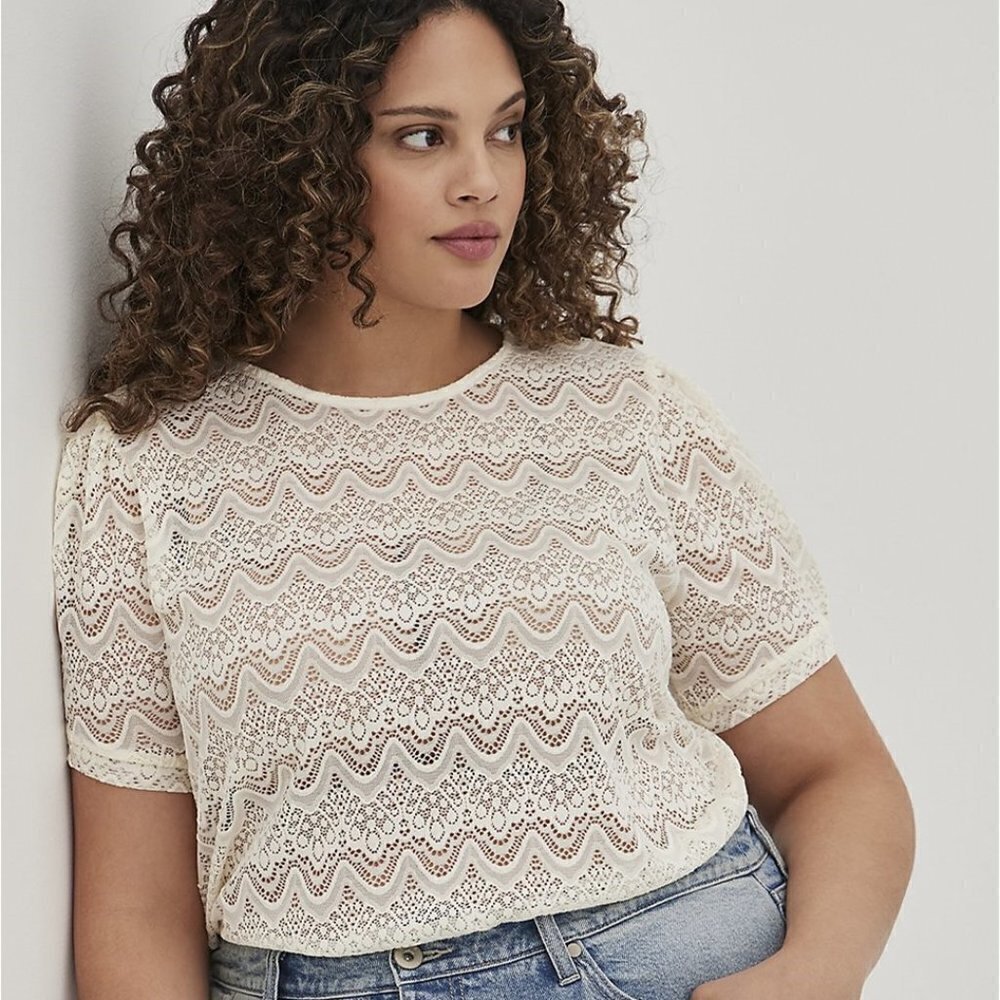 Torrid - Puff Sleeve Tee, Stretch Lace Ivory, Tags Says 4, Fits Like a 2…​​​​​​